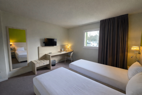 Chambre twin, lits jumaux, hôtel Les bruyères, A63, sud