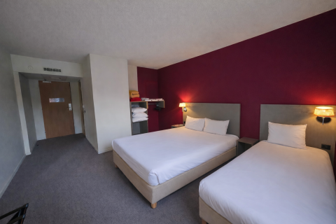 Chambre triple hôtel Les bruyères, A63, sud