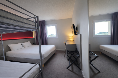 Chambre quadruple, familiale, hôtel Les bruyères, A63, sud